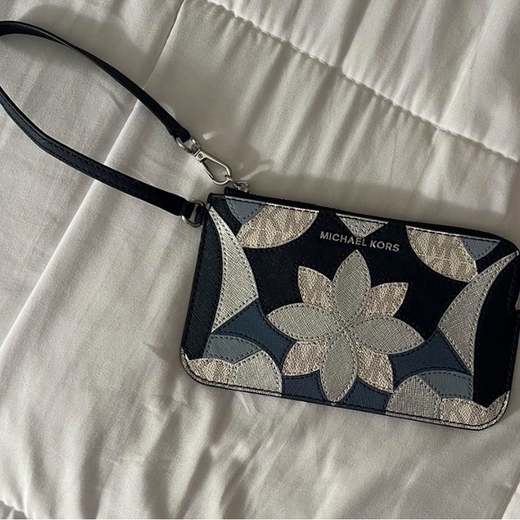 NWT Navy and Silver Michael Kors Wallet - Picture 5 of 8